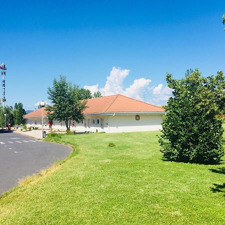 Hotel Evan Lempdes sur Allagnon エクステリア 写真