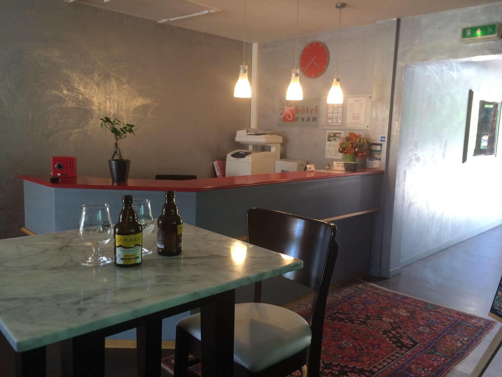 Hotel Evan Lempdes sur Allagnon エクステリア 写真